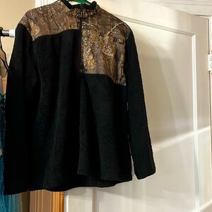 Men RealTree half zip pullover, black and furry